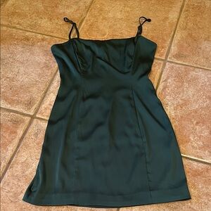 Sunday’sBest Hunter green polyester dress. Fully lined. Size 2